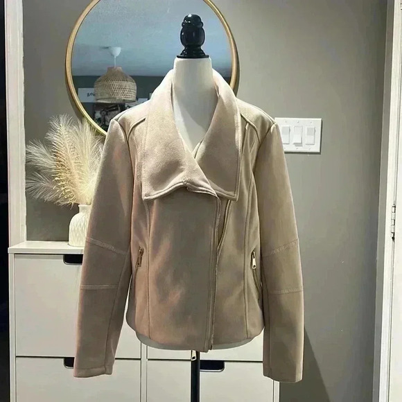 Le chateau Women’s faux suede jacket size S - Picture 2 of 7